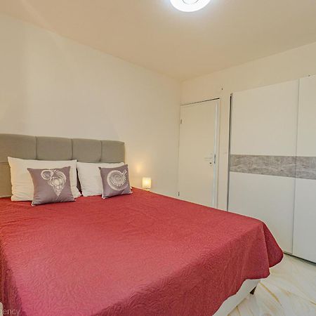 Ivica Super Comfortable, Newly Furnished Apartment In A Top Location Metajna Eksteriør billede